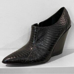 Kenneth Cole Black Snakeskin Pointy Ankle Bootie Size 9